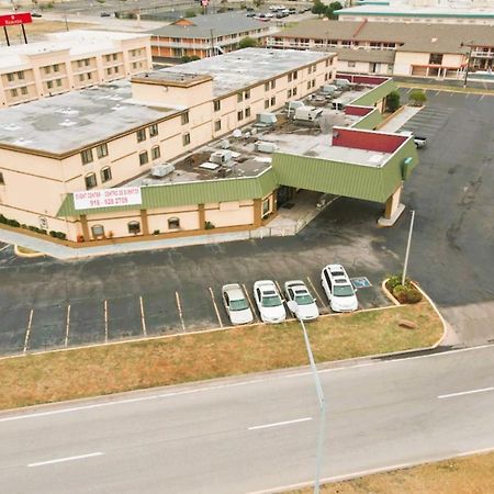 Oyo Hotel Tulsa Ok, I-44 ภายนอก รูปภาพ