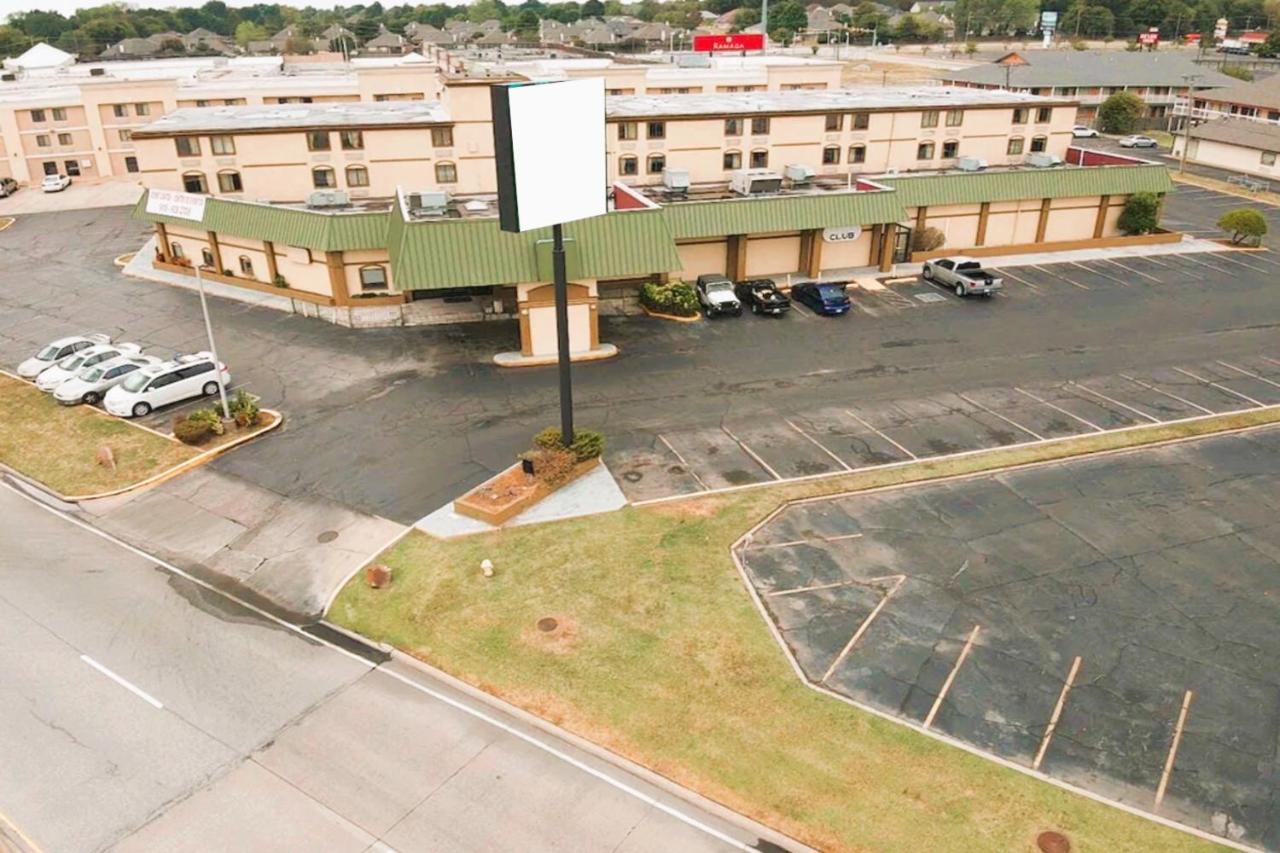 Oyo Hotel Tulsa Ok, I-44 ภายนอก รูปภาพ