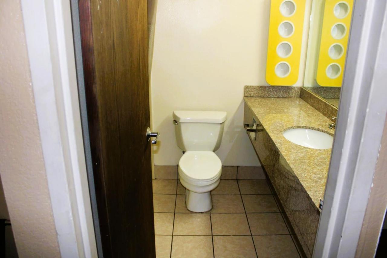 Oyo Hotel Tulsa Ok, I-44 ภายนอก รูปภาพ