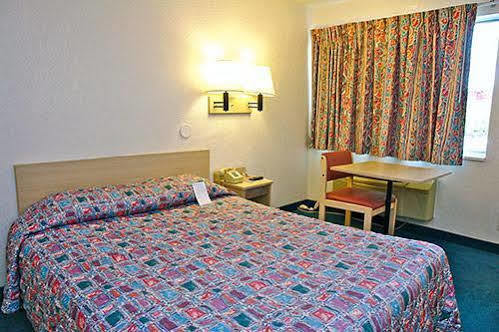 Oyo Hotel Tulsa Ok, I-44 ภายนอก รูปภาพ
